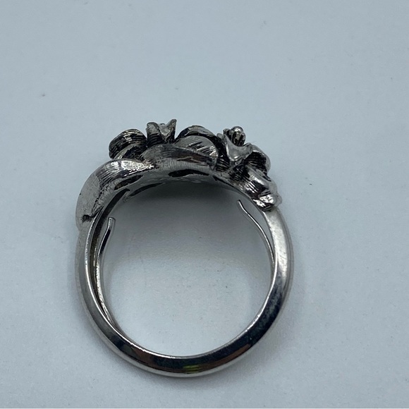 Vintage Avon Antique Silver Tone Flower Ring Textured Floral 3-D Adjustable 4-5 - Picture 5 of 7
